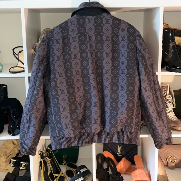 This is a deep grey reversible, monogrammed Louis Vuitton jacket only worn twice - Picture 6 of 6